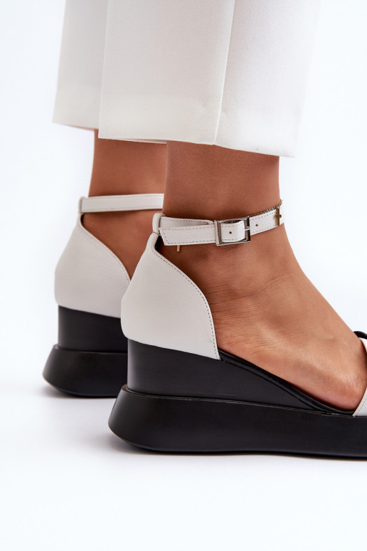 Sieviešu basenes ar platformu I Koturnie ar puķītēm baltas krāsas Foviana