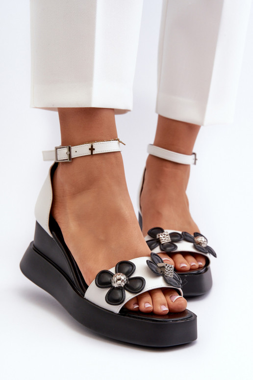 Sieviešu basenes ar platformu I Koturnie ar puķītēm baltas krāsas Foviana