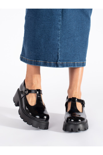 Melns kurpes  ar platformu