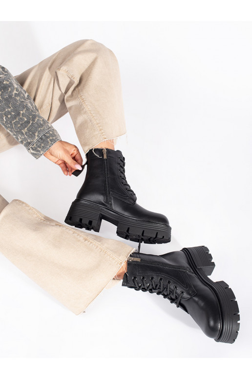   Melnas krāsas zābaki 