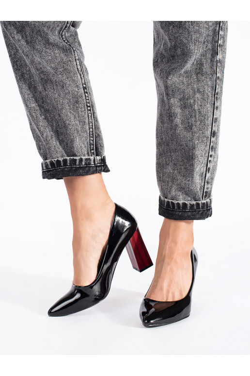 Eleganta stila  Melnas krāsas puszābaki uz papēža