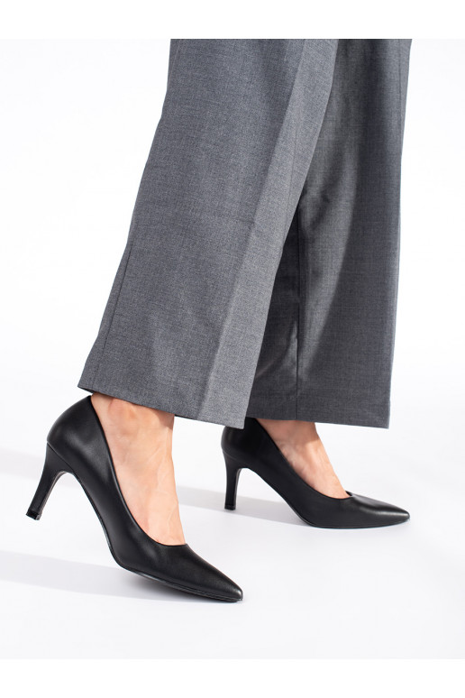   Melnas krāsas puszābaki 