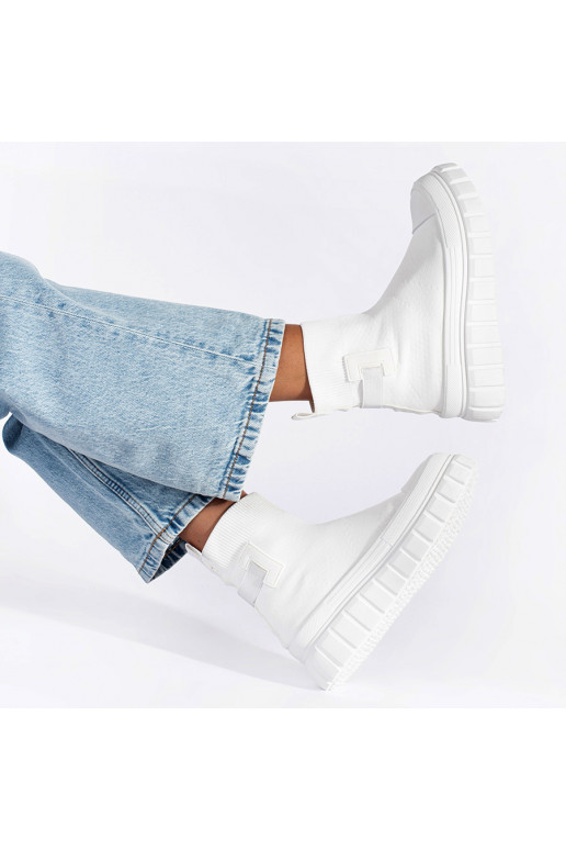 baltas krāsas  kurpes ar platformu