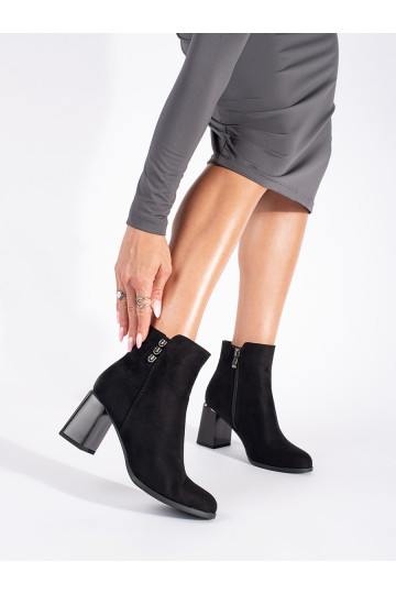 zamšādas Melnas krāsas