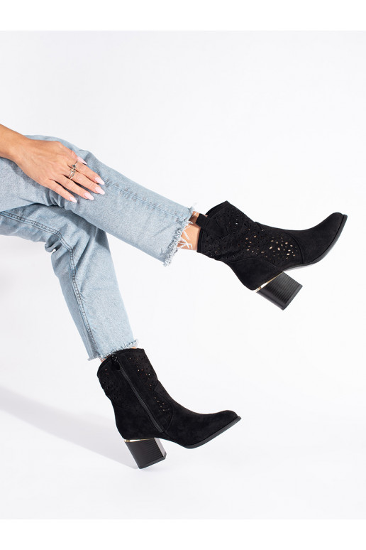  zābaki  Melnas krāsas uz papēža