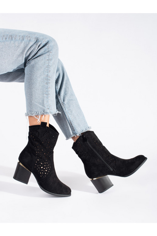  zābaki  Melnas krāsas uz papēža