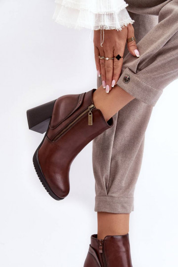 Zābaki ar augstiem papēžiem...