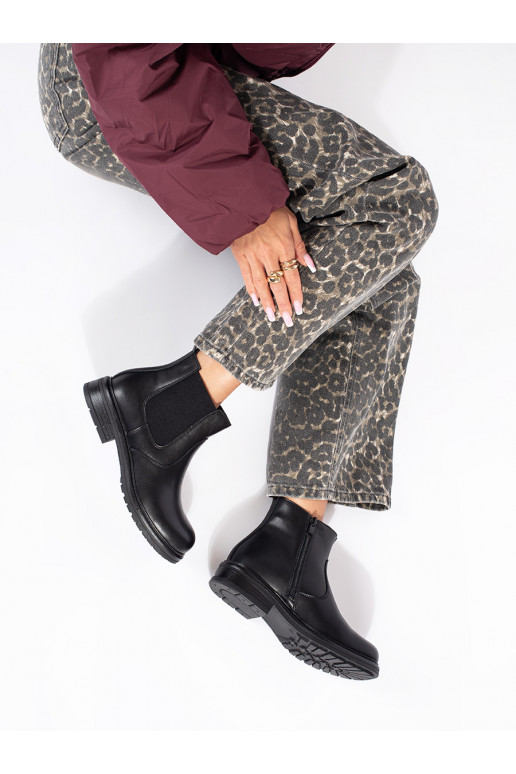 Melns    Sergio Leone