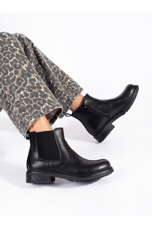 Melns    Sergio Leone