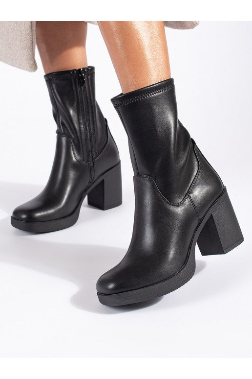 Melns sieviešu zābaki uz papēža Sergio Leone