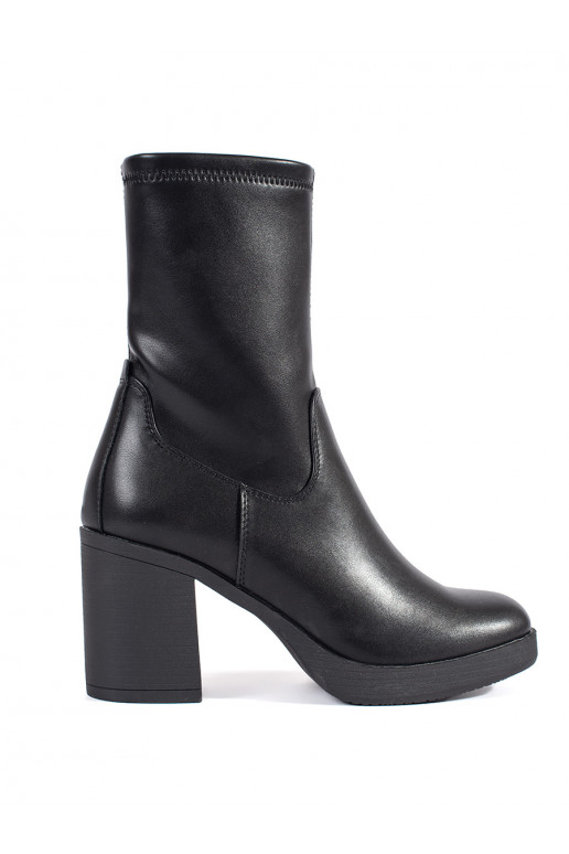 Melns sieviešu zābaki uz papēža Sergio Leone