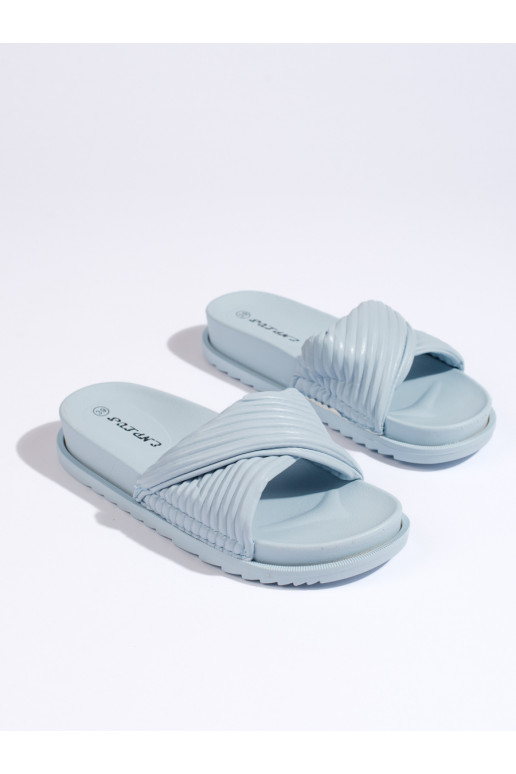 Zilas krāsas  čības  