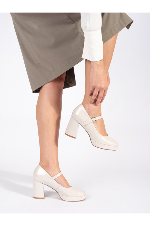 smilšu krāsas kurpes  uz papēža 