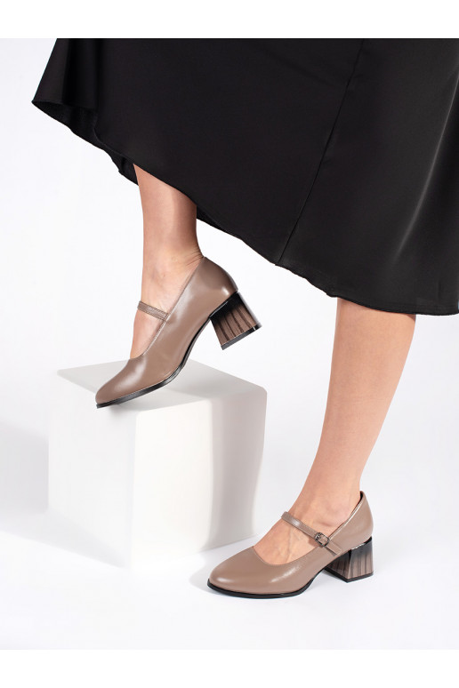 Augstpapēžu kurpes uz papēža 