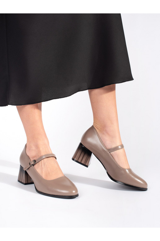 Augstpapēžu kurpes uz papēža 