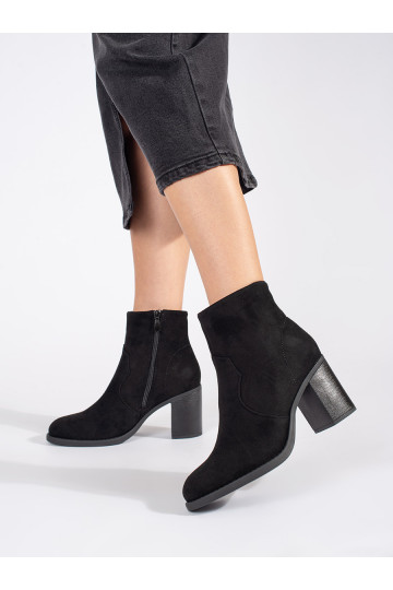 Melns   sieviešu zābaki uz papēža