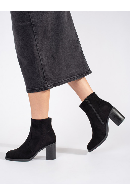 Melns   sieviešu zābaki uz papēža