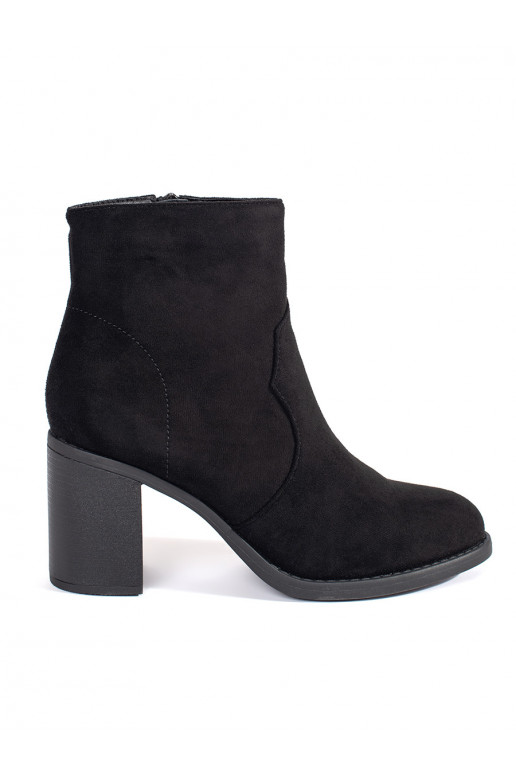 Melns   sieviešu zābaki uz papēža