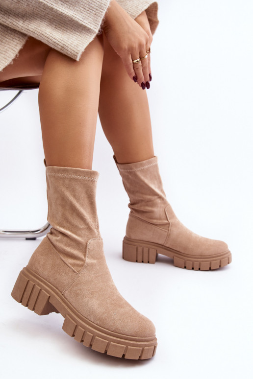 Zābaki ar platiem papēžiem smilšu... Zābaki ar platiem papēžiem smilšu...