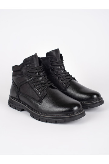 Melnas krāsas zābaki