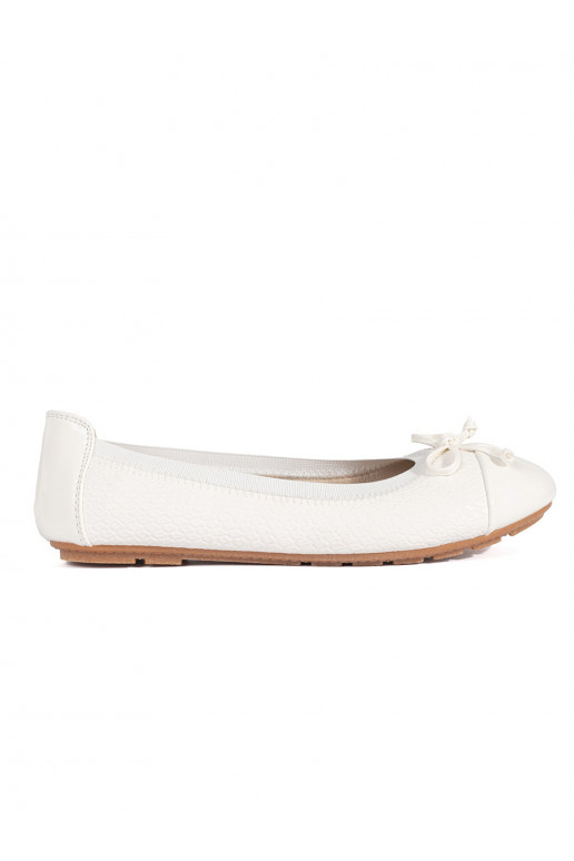 baltas krāsas  balerīnas 