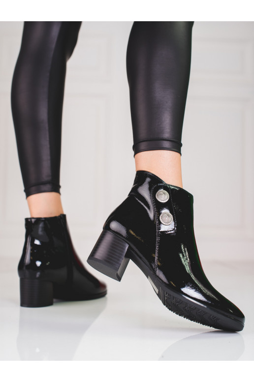  lakoti puszābaki  uz papēža