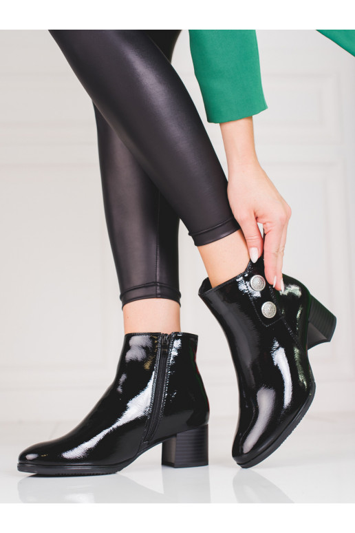  lakoti puszābaki  uz papēža