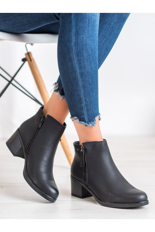 puszābaki ar papēdi