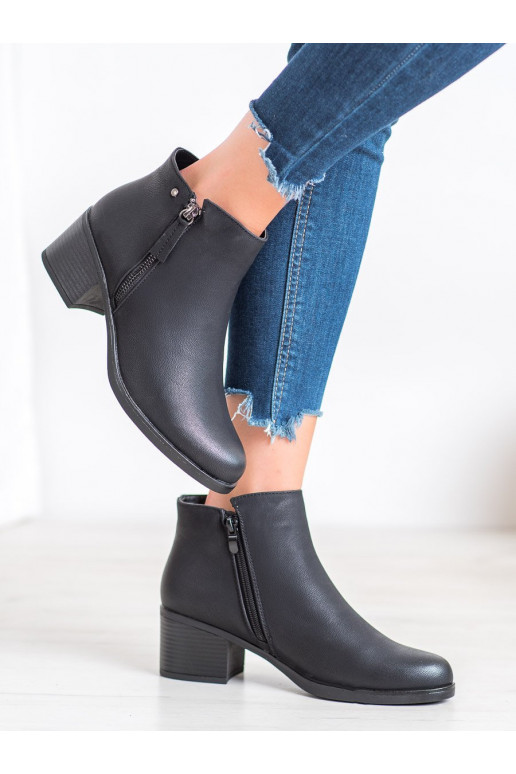 puszābaki ar papēdi