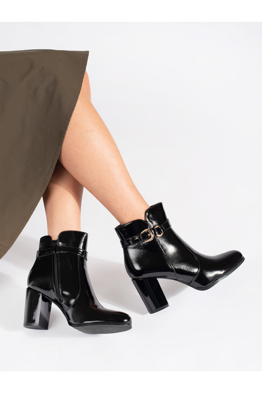 Melns lakoti puszābaki  Sergio Leone