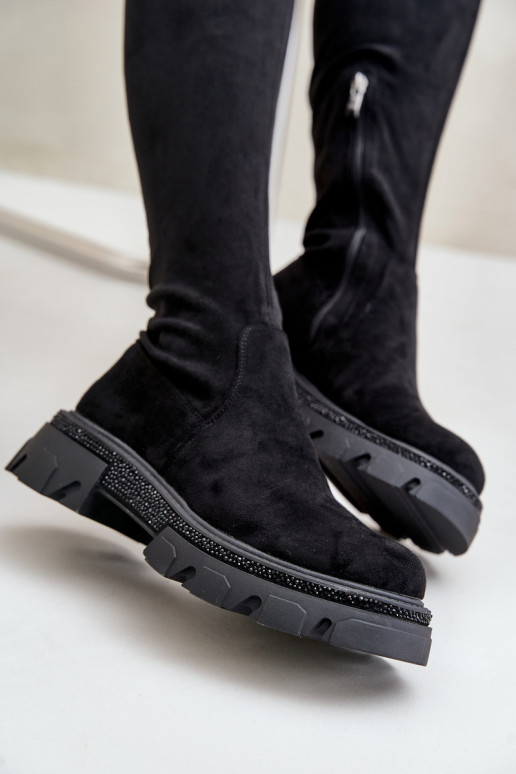 Sieviešu garie zābaki virs ceļgaliem... Sieviešu garie zābaki virs ceļgaliem...