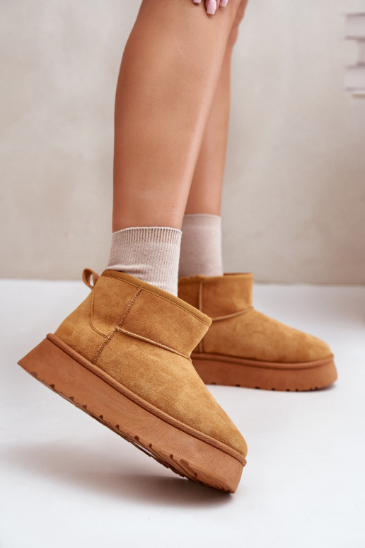 Zemi sniega zābaki ar platformu... Zemi sniega zābaki ar platformu...