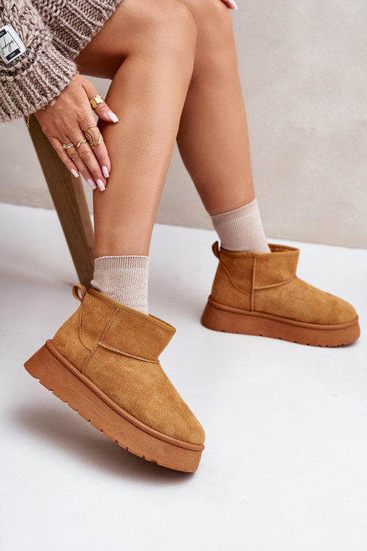 Zemi sniega zābaki ar platformu... Zemi sniega zābaki ar platformu...