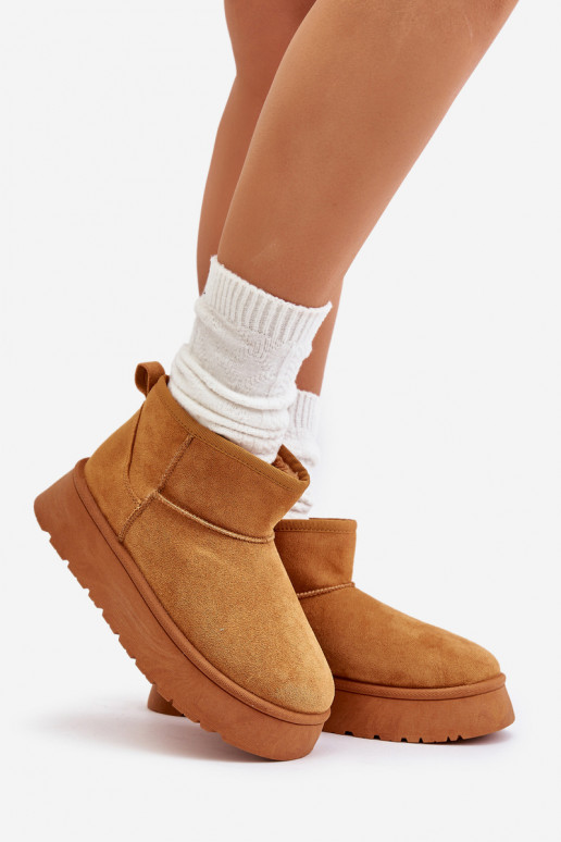 Zemi sniega zābaki ar platformu... Zemi sniega zābaki ar platformu...