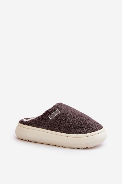 Pašiltinātas šlepetes ar biezu zoli...