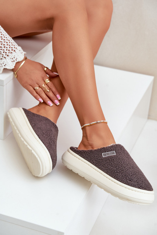 Pašiltinātas šlepetes ar biezu zoli...