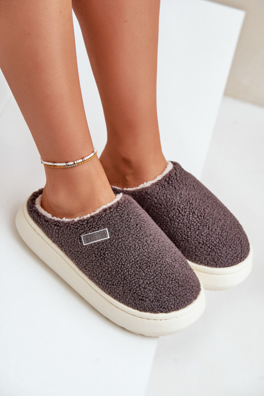 Pašiltinātas šlepetes ar biezu zoli...