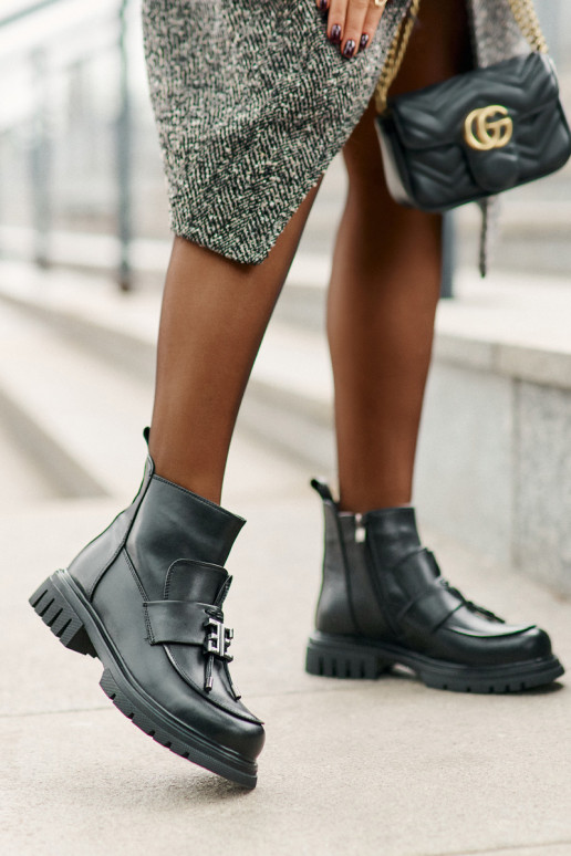 Ādas zābaki ar ornamentiem siltināti... Ādas zābaki ar ornamentiem siltināti...