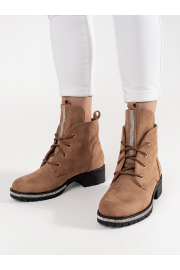 smilšu krāsas zābaki