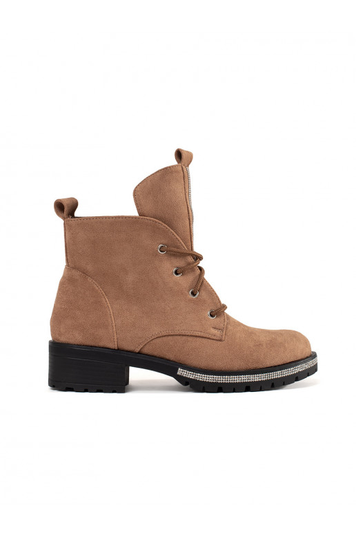 smilšu krāsas zābaki 