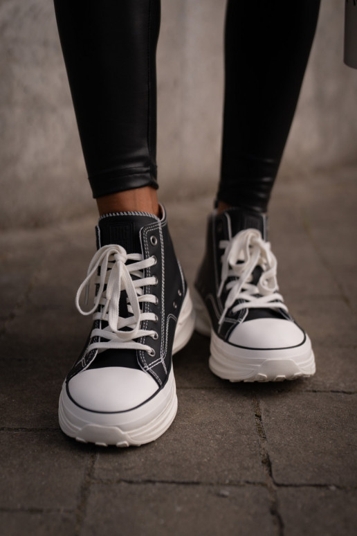 Platformas apavi no eko ādas melnā krāsā Platformas apavi no eko ādas melnā krāsā