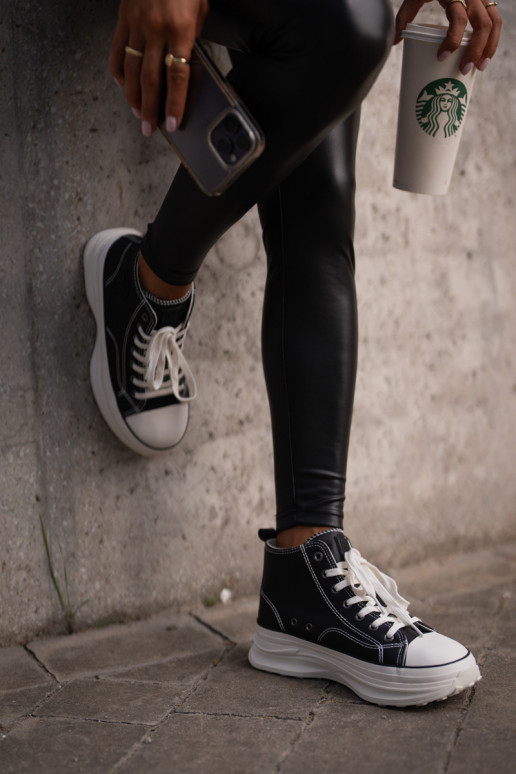 Platformas apavi no eko ādas melnā krāsā Platformas apavi no eko ādas melnā krāsā