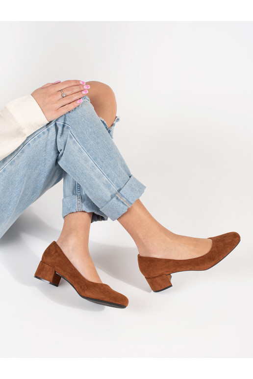 brūnas krāsas  puszābaki uz papēža brūnas krāsas  puszābaki uz papēža