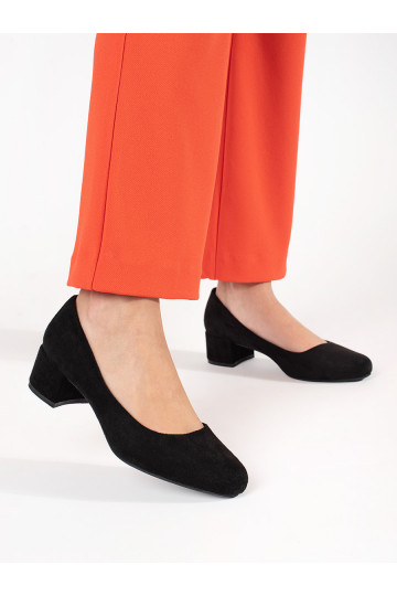 Melns  puszābaki uz papēža Sergio Leone