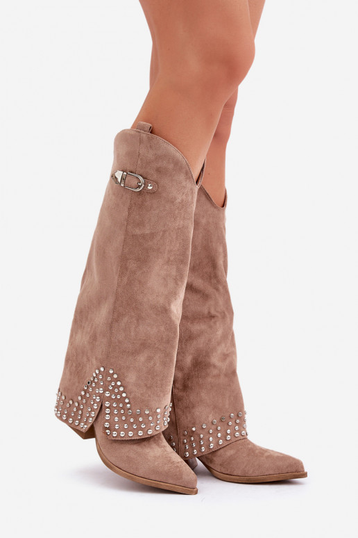 Sniega apavi ar zemu virsotni, ar...