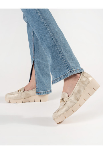 Zelta krāsas mokasīni