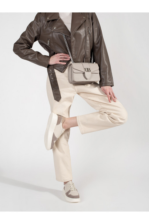 Uz platformas smilškrāsas ādas kedas  Uz platformas smilškrāsas ādas kedas