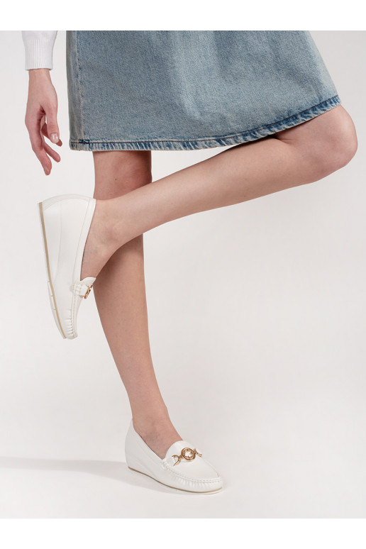 baltas krāsas mokasīni  ze m zdobieniem baltas krāsas mokasīni  ze m zdobieniem