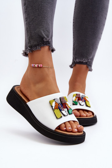 Čibas no dabīgas ādas  ar ornamentiem baltas krāsas Asames