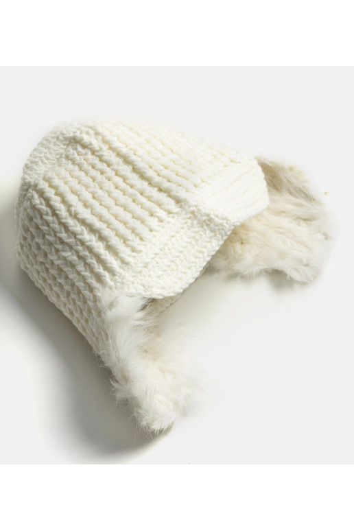 Balta cepure ar ausu aizbāžņiem Zora